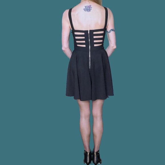 Dress - Picture 3 of 3